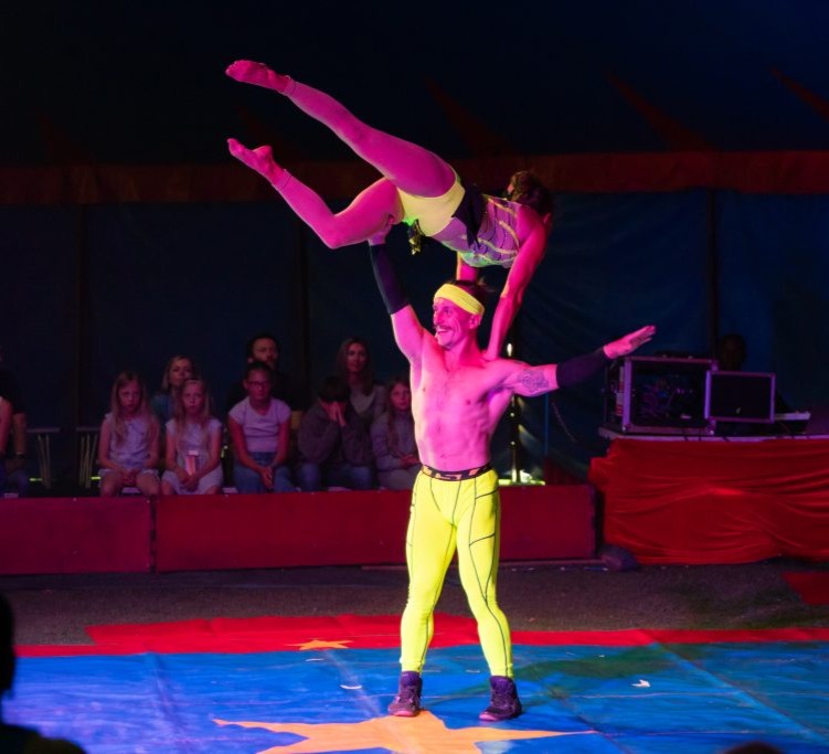 Happys Circus at farmer palmers performers man and woman
